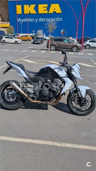 Kawasaki Z 750 – Vista 12