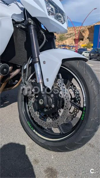 Kawasaki Z 750 – Vista 9