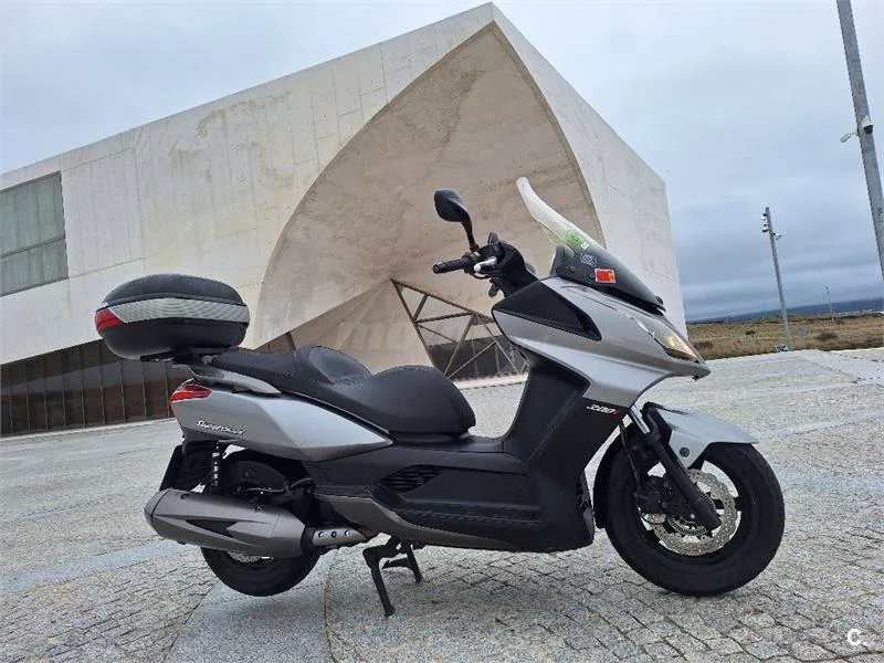 Kymco Super Dink 300i – Vista 3