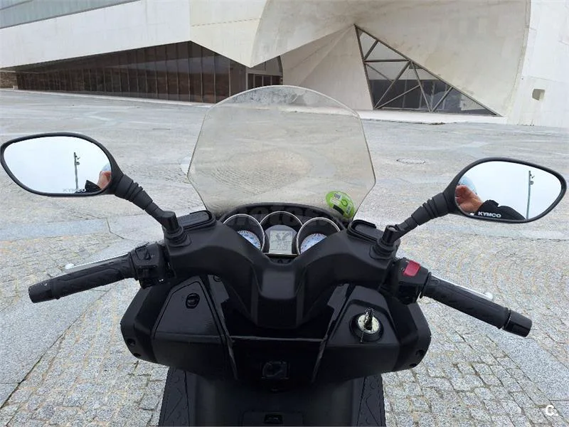 Kymco Super Dink 300i – Vista 6
