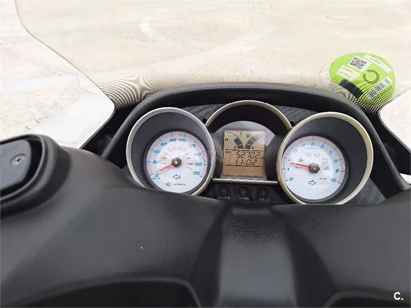 Kymco Super Dink 300i – Vista 7