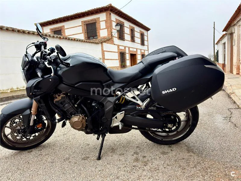 Honda CB 650 R – Vista 11
