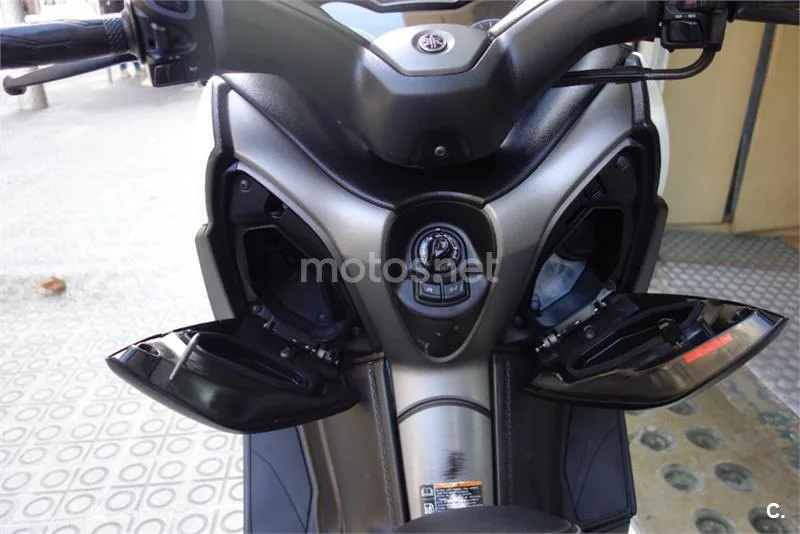 Yamaha XMAX 300 – Vista 12
