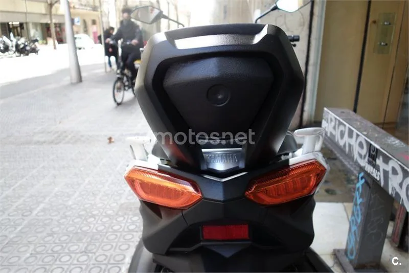 Yamaha XMAX 300 – Vista 13