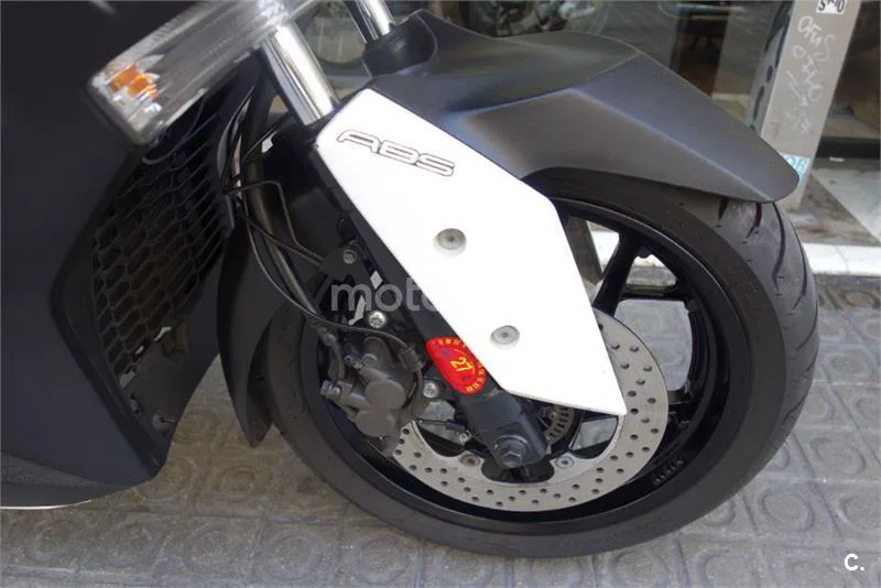 Yamaha XMAX 300 – Vista 16