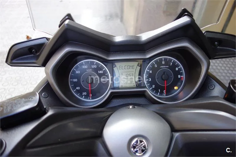 Yamaha XMAX 300 – Vista 9