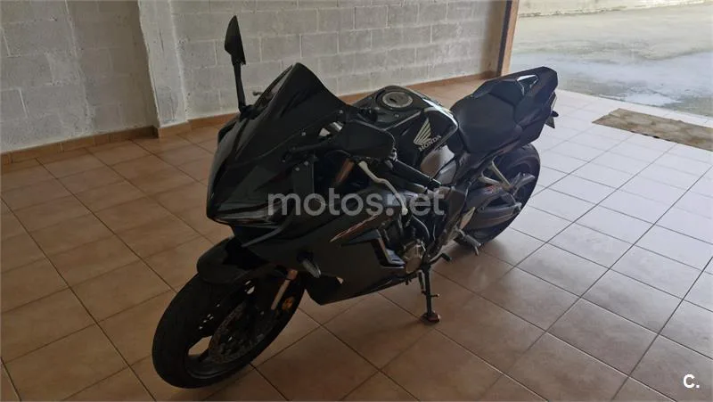 Honda CBR 650 R – Vista 7