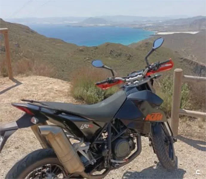 KTM 690 SMC R – Vista 3