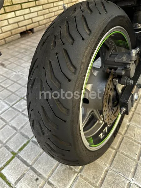 Kawasaki Z 750 – Vista 3