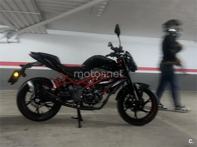 Benelli BN 125 – Vista 2