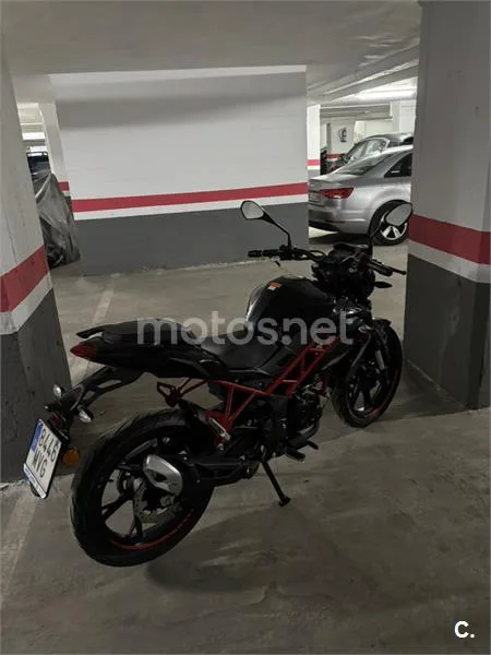 Benelli BN 125 – Vista 3