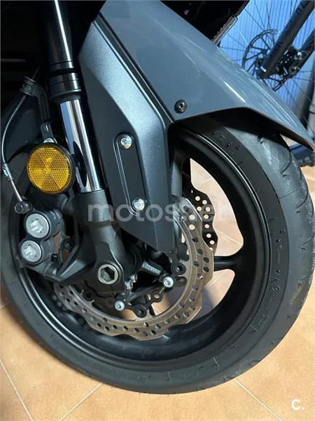 Yamaha TMAX 560 – Vista 7