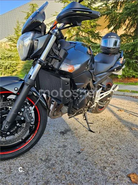 Suzuki GSR 600 – Vista 3