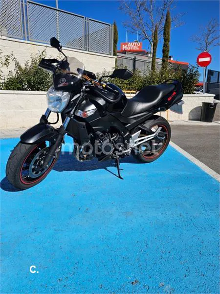 Suzuki GSR 600 – Vista 8