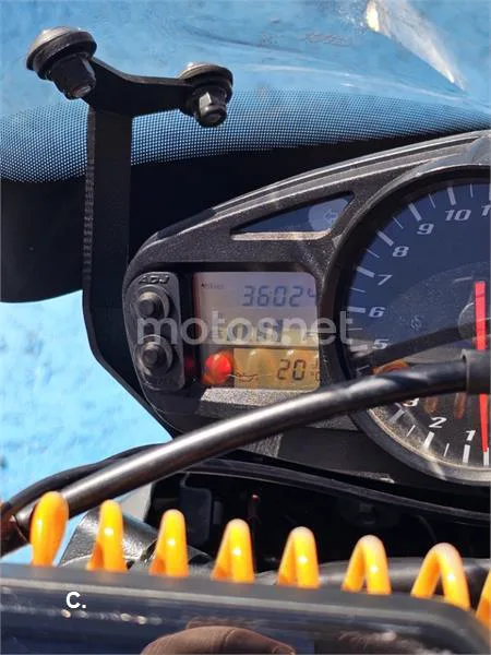 Suzuki GSR 600 – Vista 9