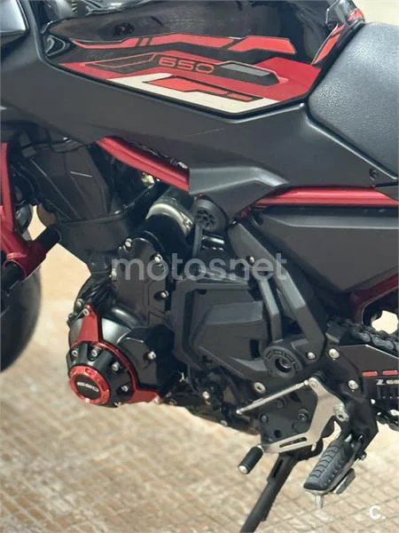 Kawasaki Z 650 – Vista 5