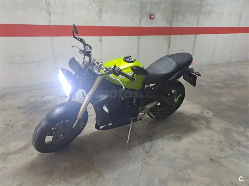 Triumph Street Triple – Vista 9