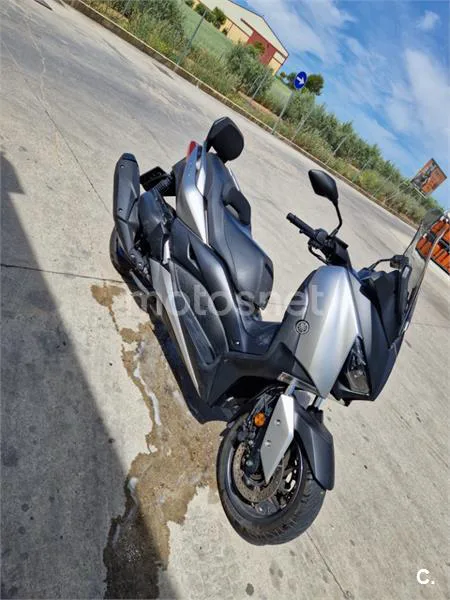 Yamaha XMAX 400 – Vista 4