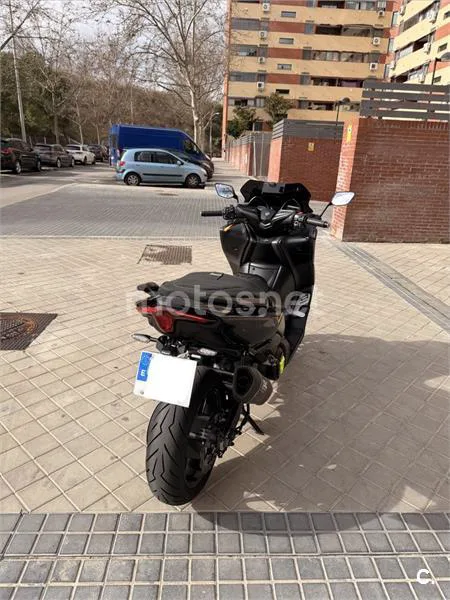 Yamaha TMAX 560 – Vista 3