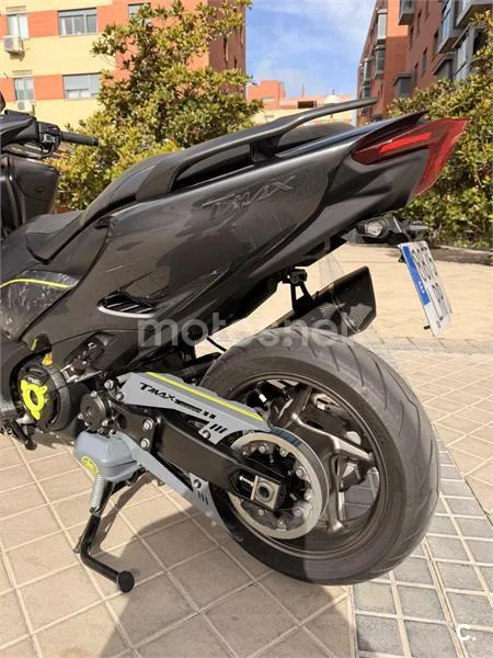 Yamaha TMAX 560 – Vista 10