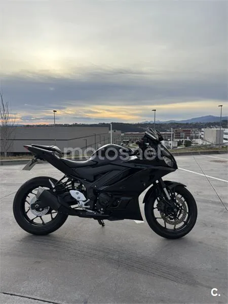 Yamaha R3 – Vista 4