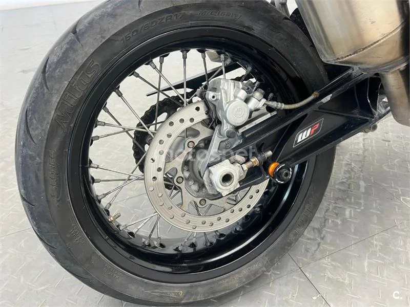KTM 690 SMC R – Vista 9
