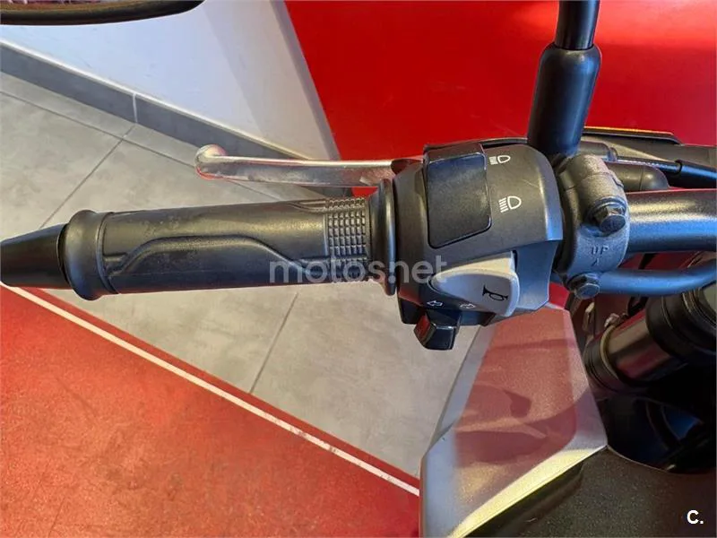 Honda CB 125 R – Vista 6