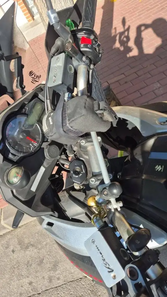 Suzuki V-Strom 1000 - Vista 11