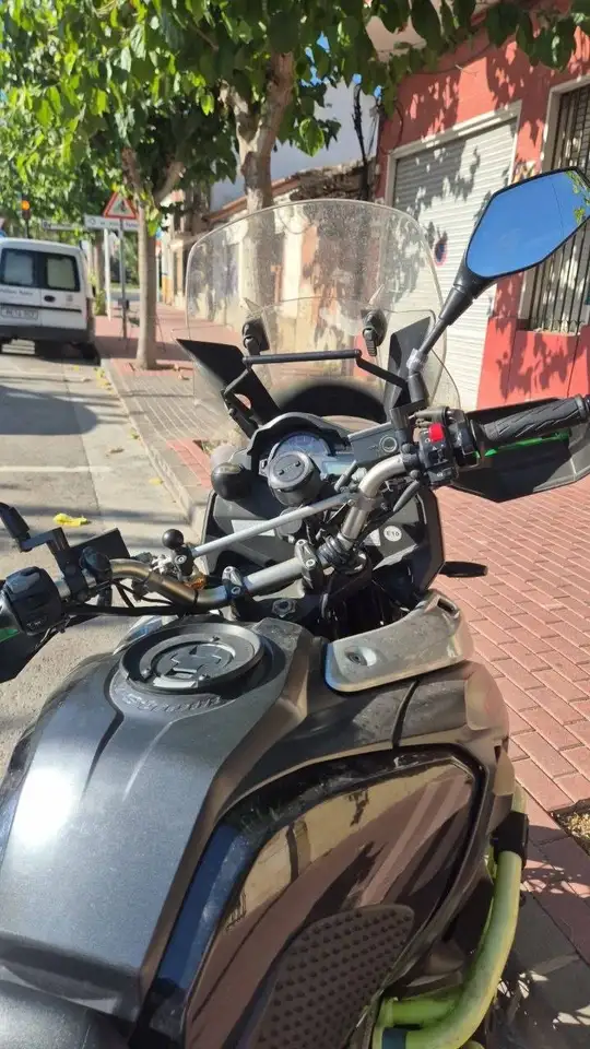 Suzuki V-Strom 1000 - Vista 8