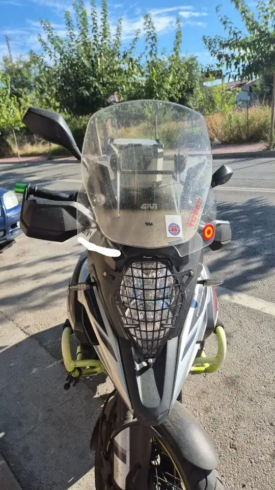 Suzuki V-Strom 1000 - Vista 9