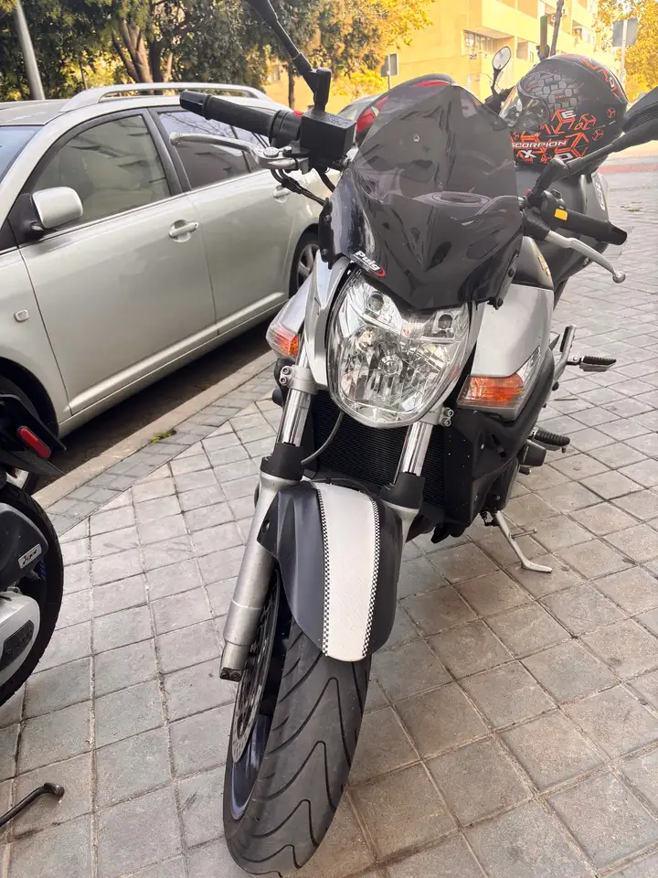 Suzuki GSR 600 – Vista 2
