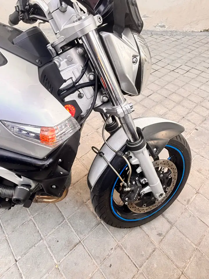 Suzuki GSR 600 – Vista 3