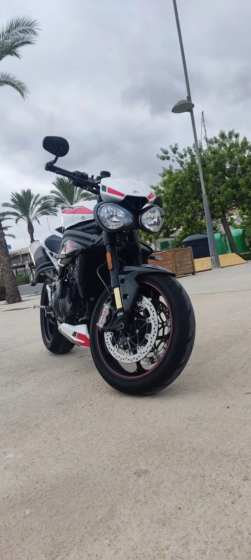 Triumph Speed Triple 1050 – Vista 13