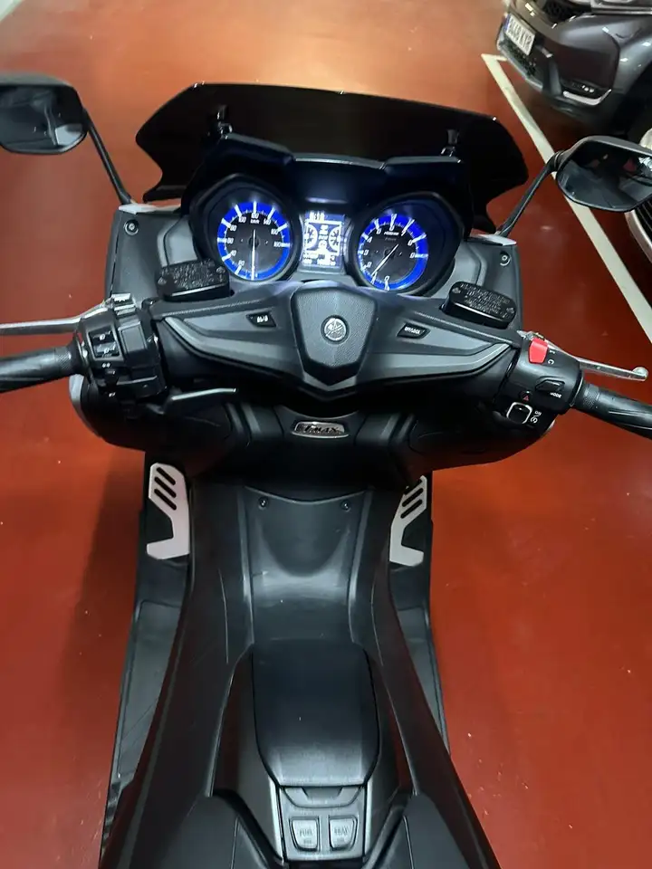 Yamaha TMAX 560 – Vista 4