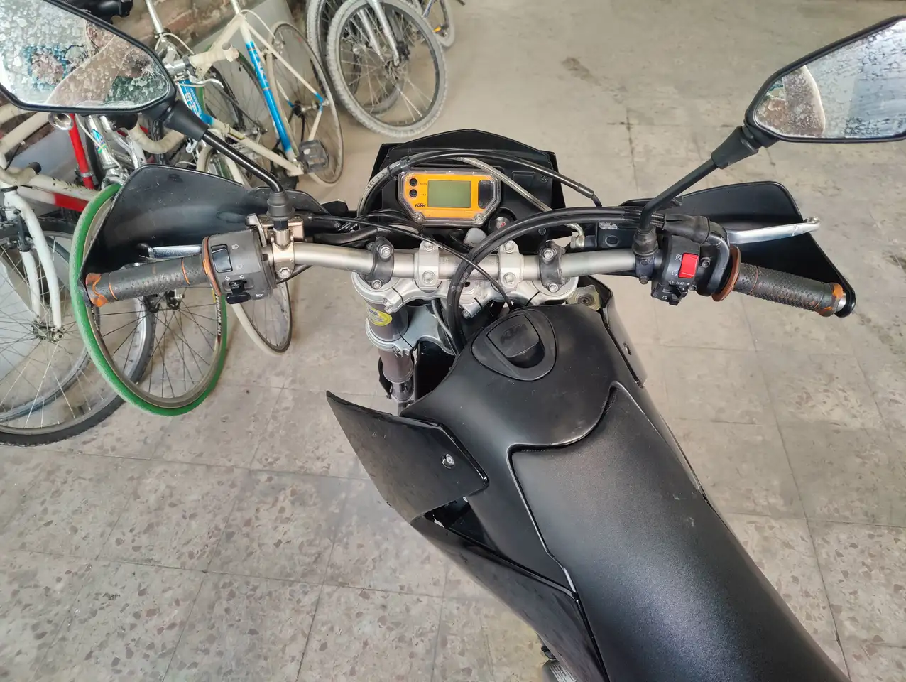 KTM 640 SM – Vista 5