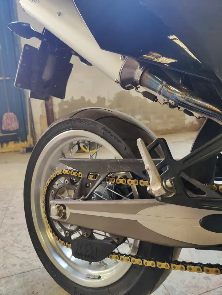 KTM 640 SM – Vista 8