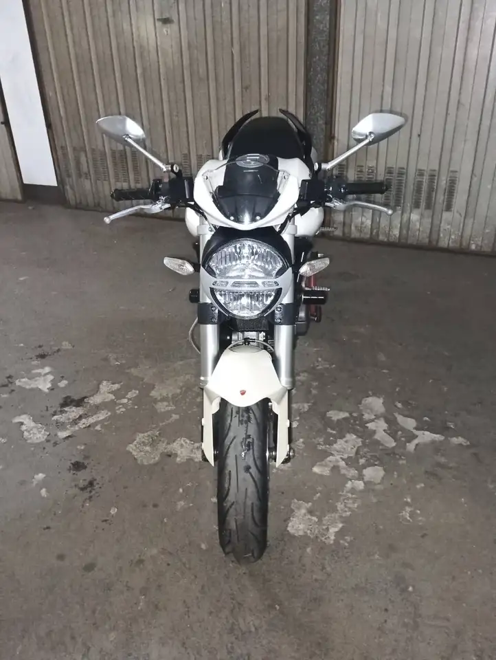 Ducati Monster 696 - Vista 3