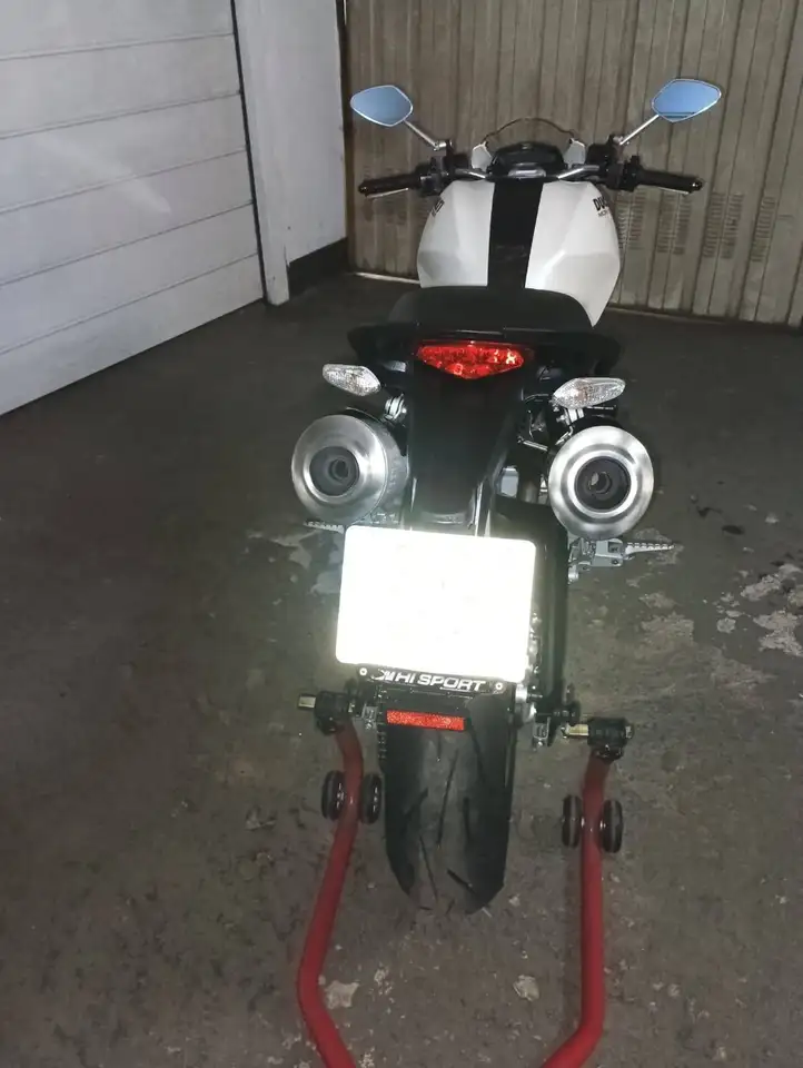 Ducati Monster 696 - Vista 4
