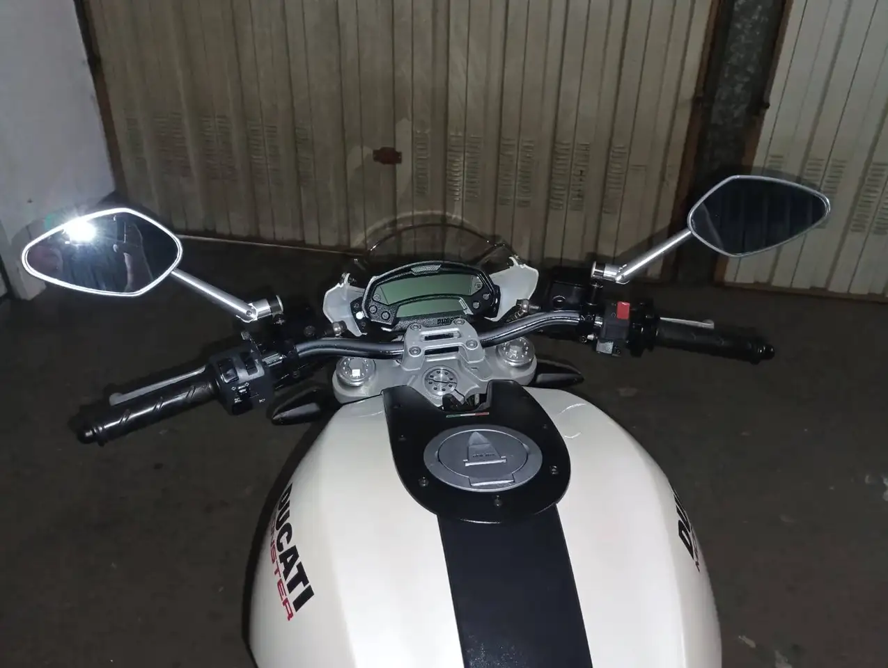 Ducati Monster 696 - Vista 5