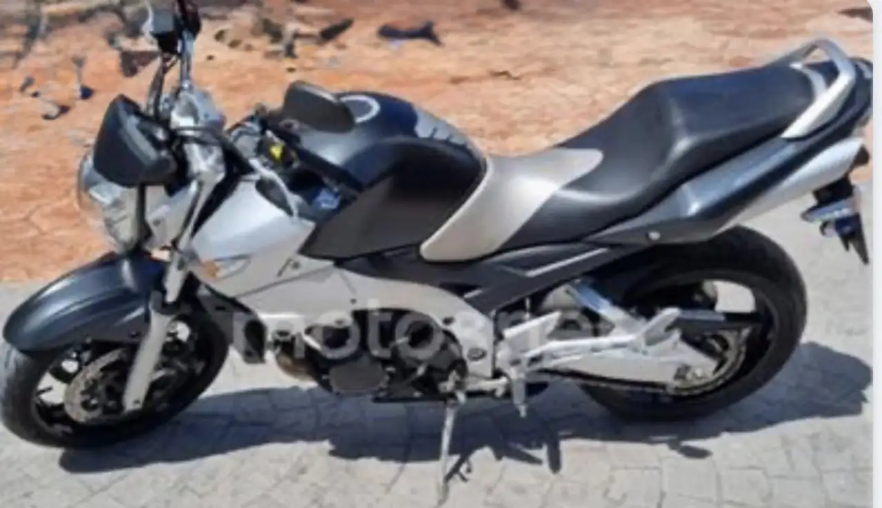 Suzuki GSR 600 – Vista 3
