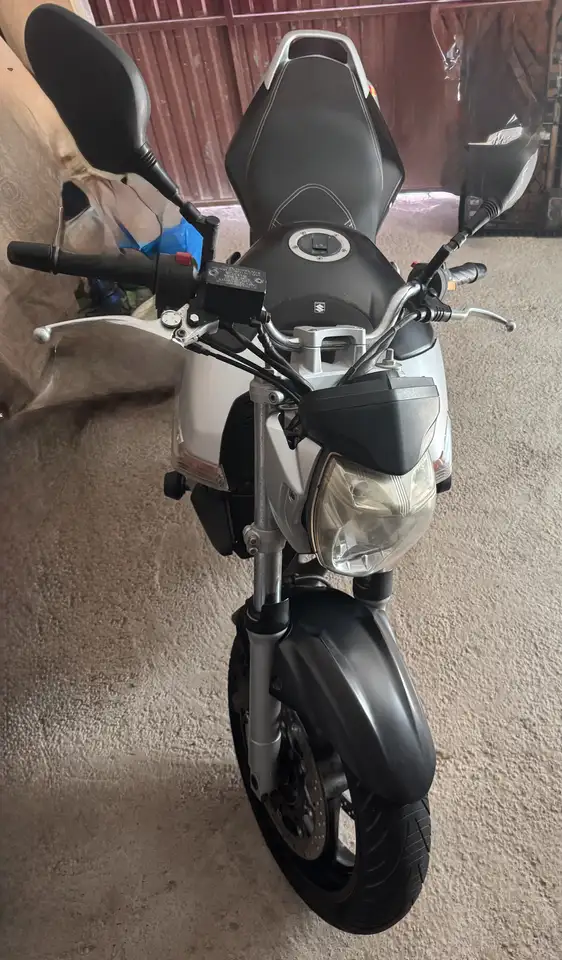 Suzuki GSR 600 – Vista 4