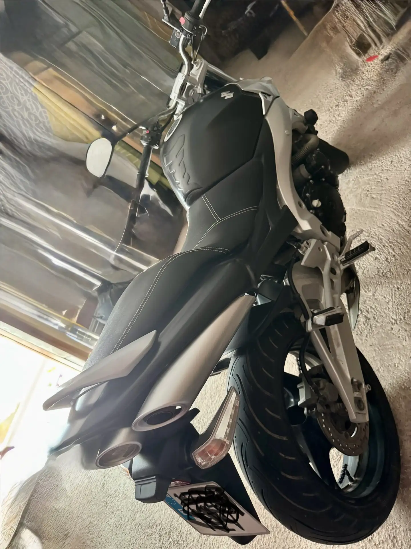 Suzuki GSR 600 – Vista 5