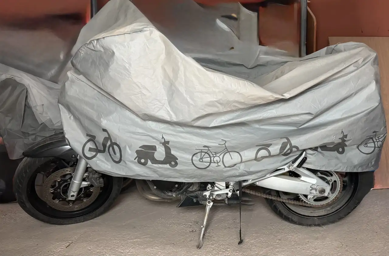 Suzuki GSR 600 – Vista 7