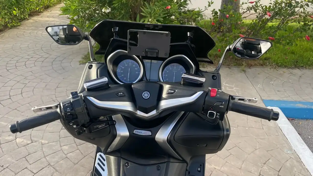 Yamaha TMAX 530 – Vista 7