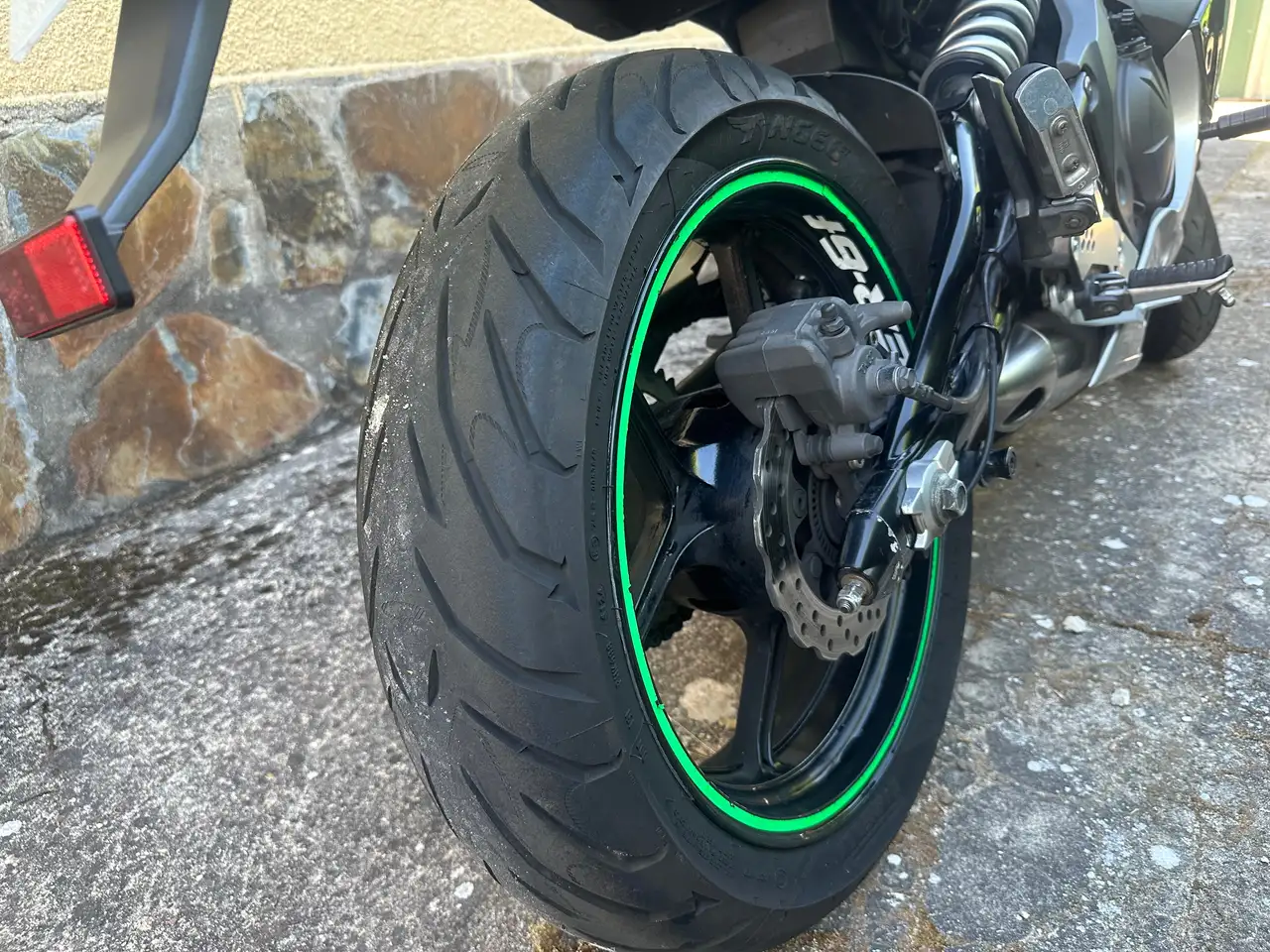Kawasaki ER-6f - Vista 4