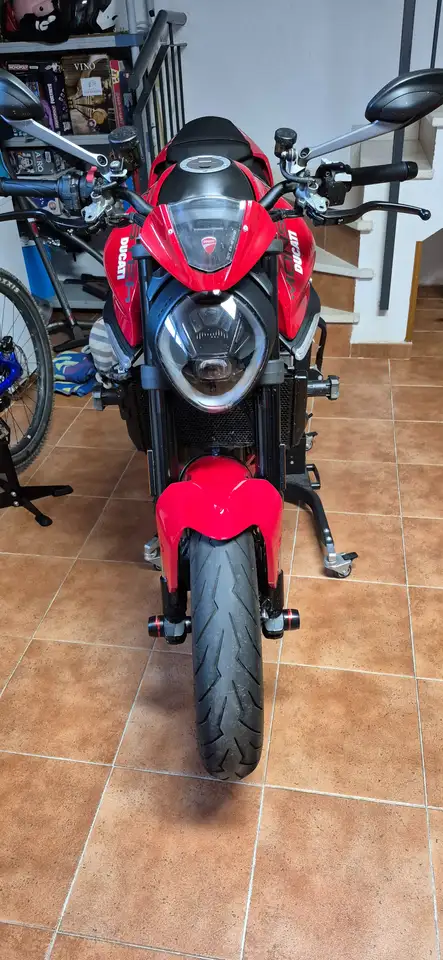 Ducati Monster 937 – Vista 3
