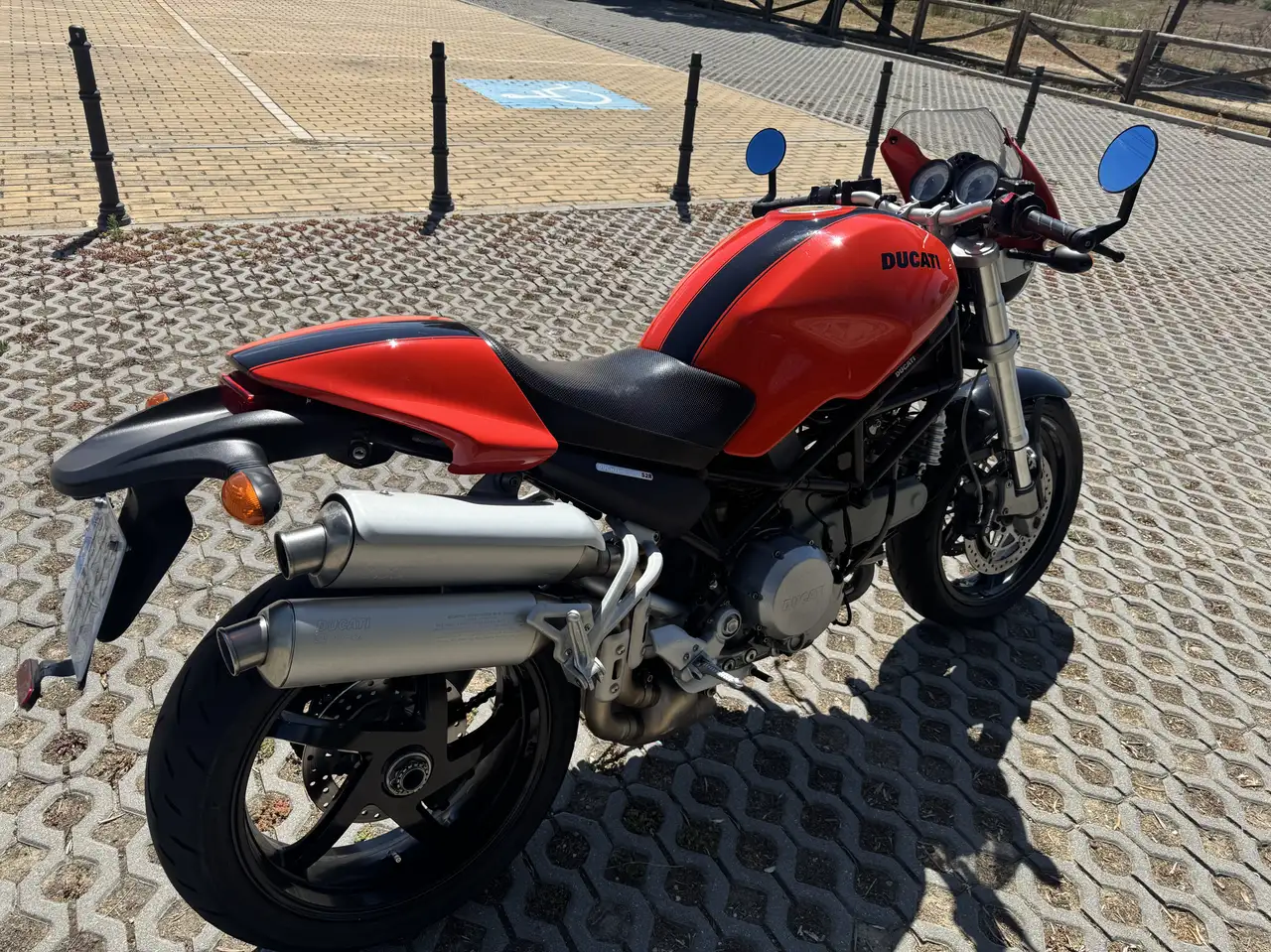 Ducati Monster S2R - Vista 10