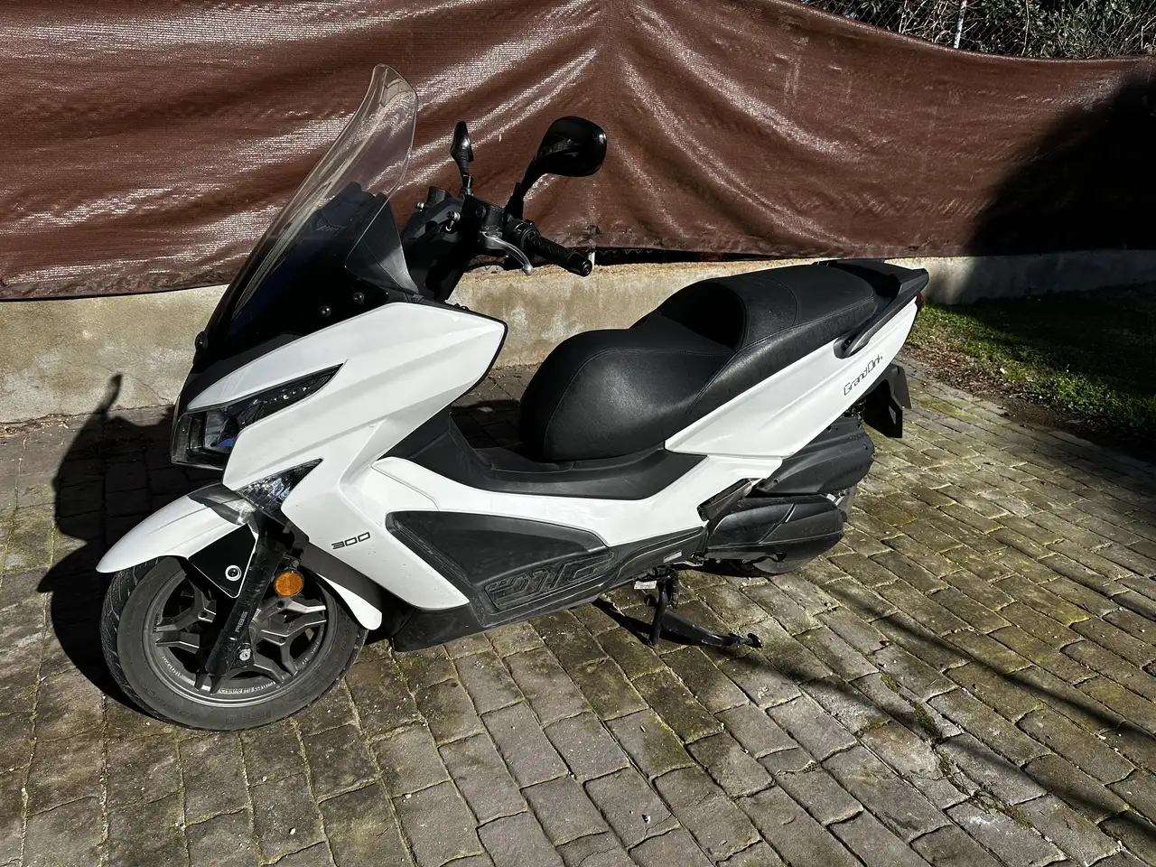 Kymco Grand Dink 300 – Vista 2