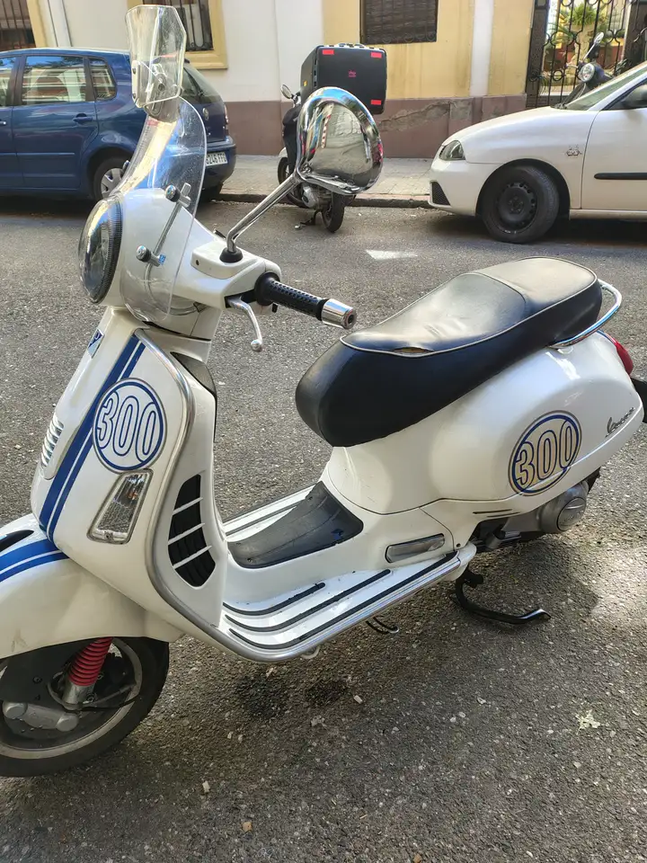 Vespa GTS 300 – Vista 4