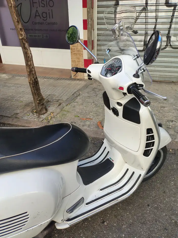 Vespa GTS 300 – Vista 6